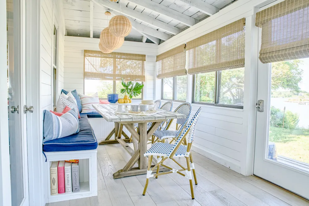 Servista Tour: Sophisticated Coastal Style in 870 Square Feet