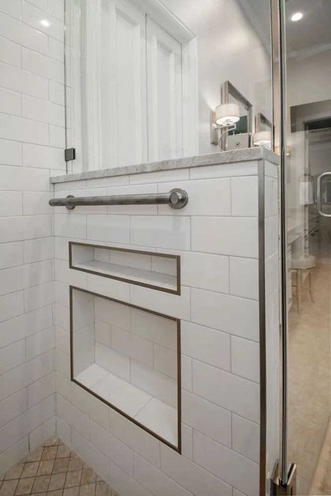 Smukt Beckington hovedbadeværelse