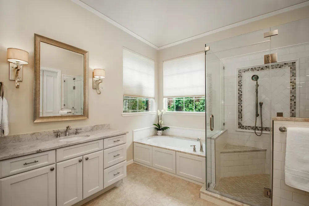 Smukt Beckington Master Bathroom