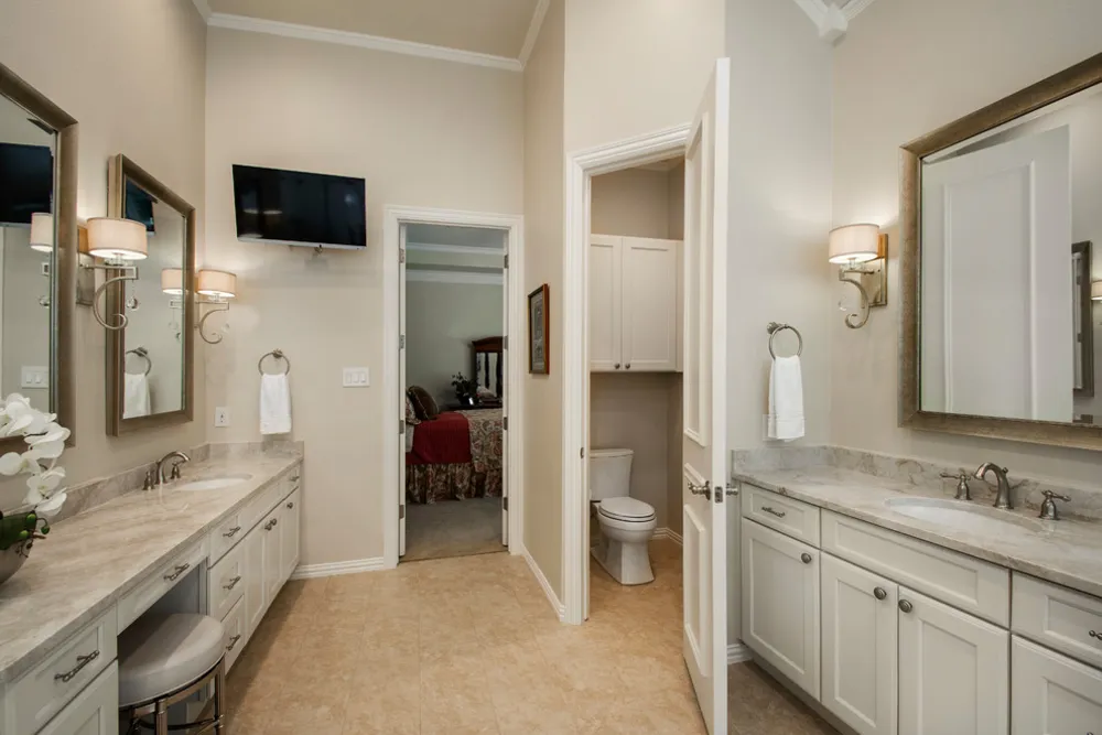 Smukt Beckington Master Bathroom