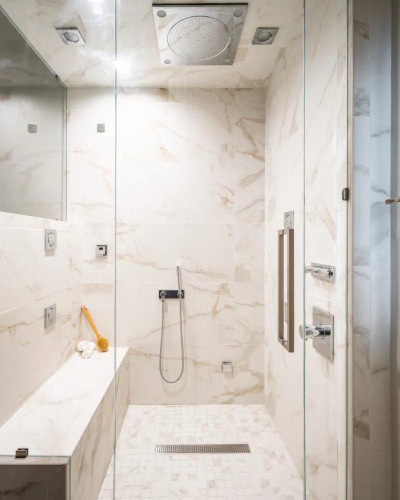 Klassisk + overgangs masterbad