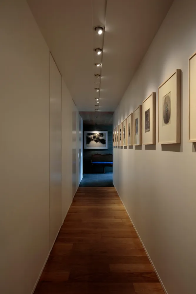 ギャラリーとして機能する廊下