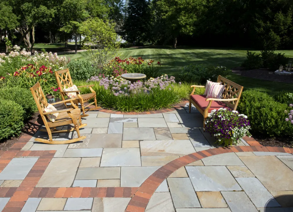 Farmhouse Bluestone Patio - Hawthorn Woods, IL