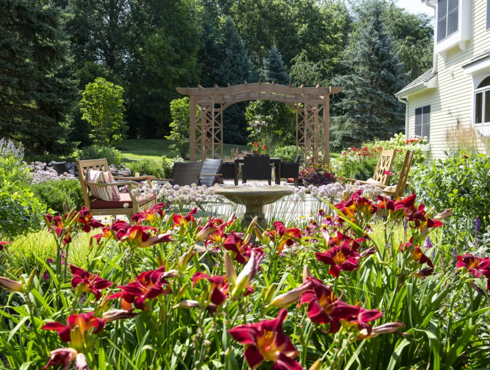 Farmhouse Backyard Landscape - Hawthorn Woods, IL