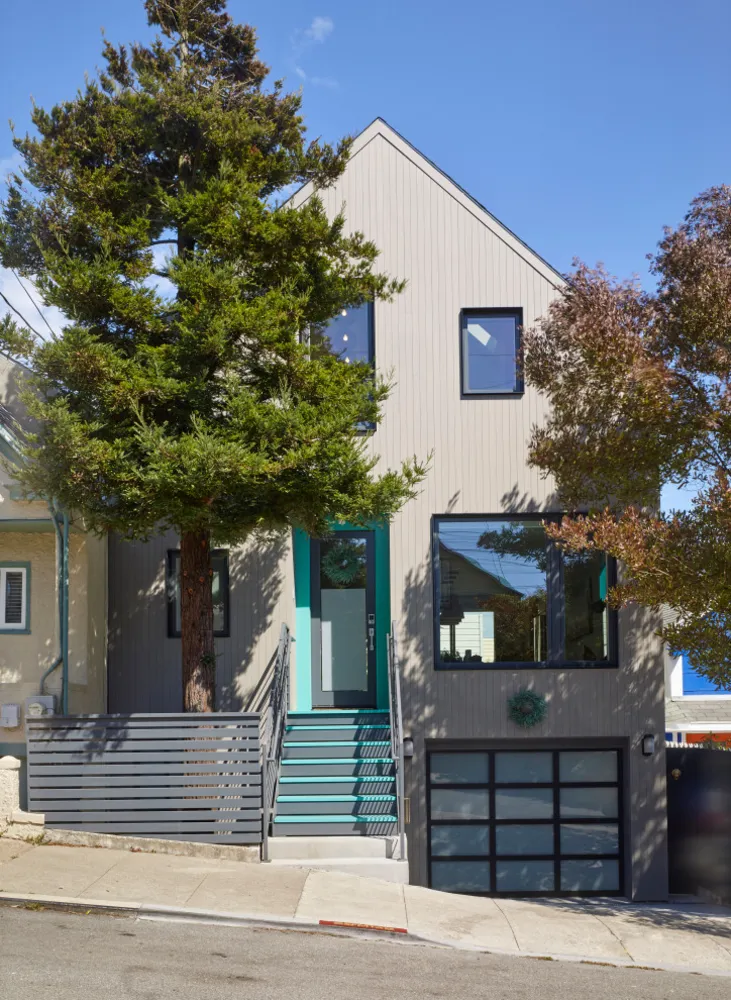 Millä värillä tämä etuovi pitäisi maalata?