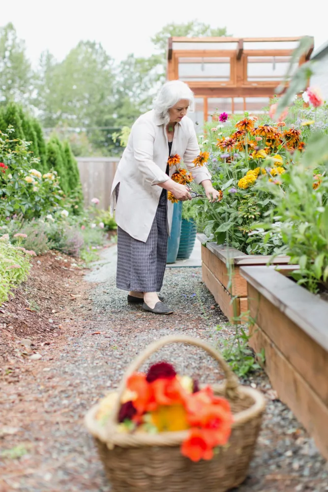 Jorden i hendes hænder: 75 ekstraordinære kvinder, der arbejder i planternes verden