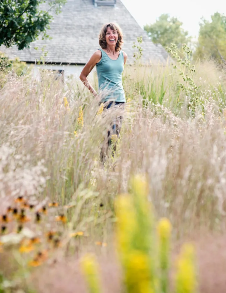 Jorden i hendes hænder: 75 ekstraordinære kvinder, der arbejder i planternes verden