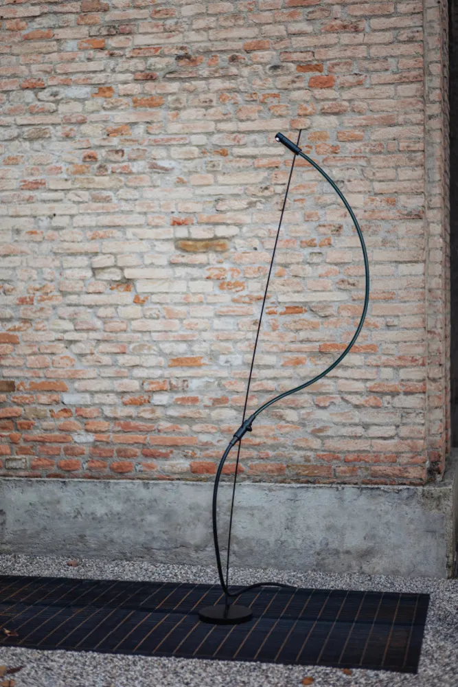 Prysznic na świeżym powietrzu autorstwa Benedini Associati dla kolekcji Outdoor firmy Agape