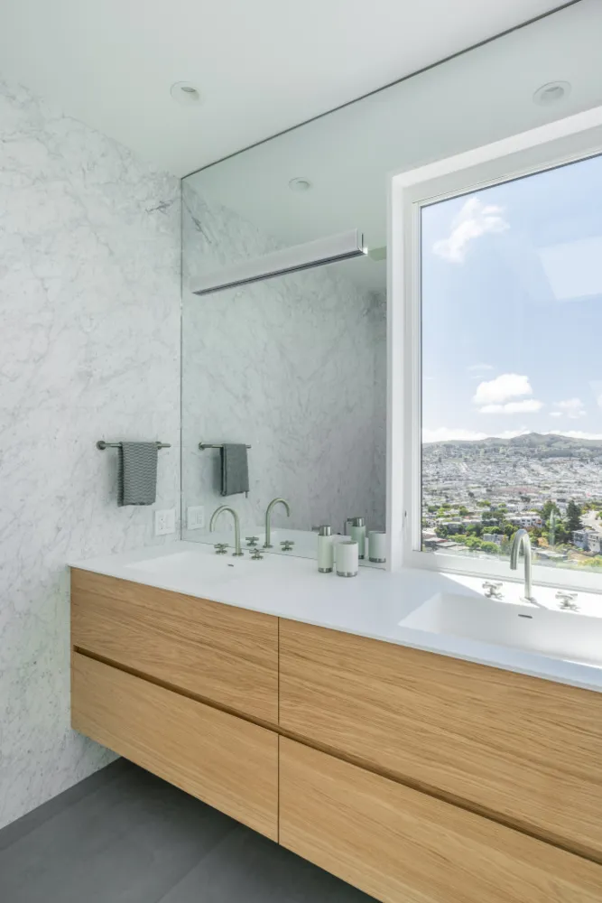baños modernos minimalistas en una residencia tradicional de ciencia ficción