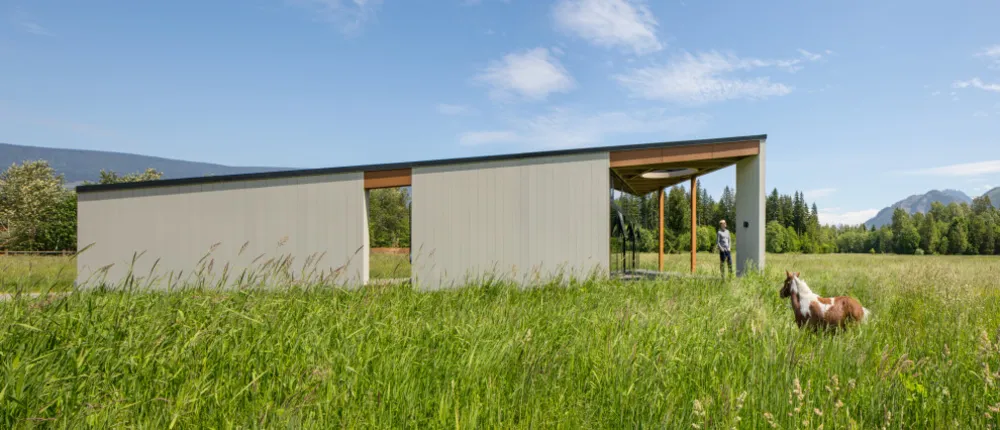 Elevazione della casa sul campo