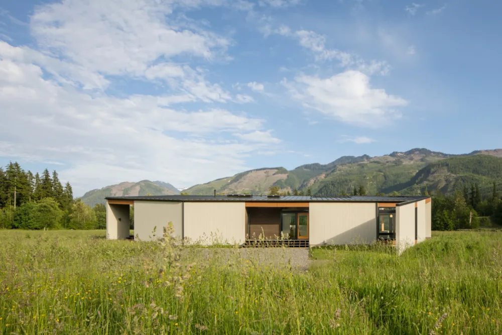 Elevazione della casa sul campo