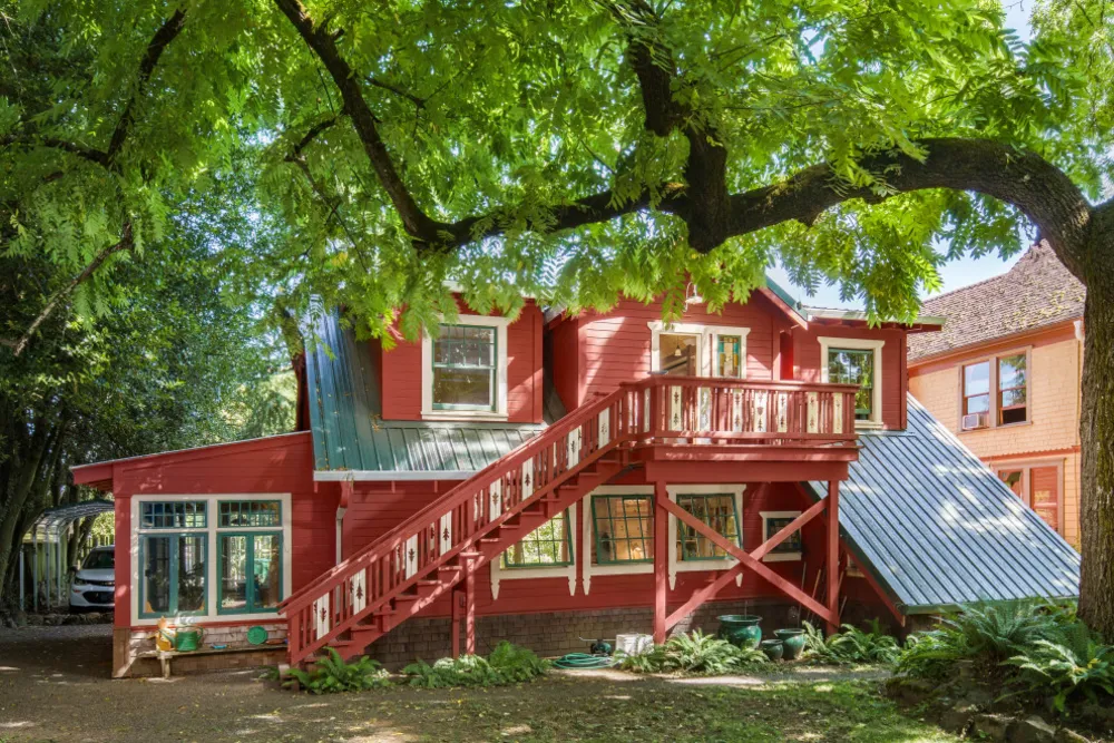 Lonesomeville Pottery Studio & ADU