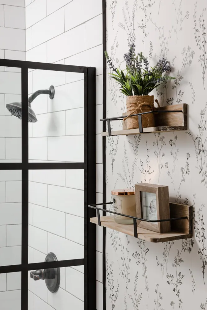 Mustavalkoinen kylpyhuone