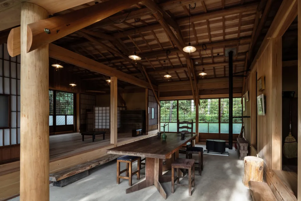 いかだ丸太の家／オープンな団欒スペース