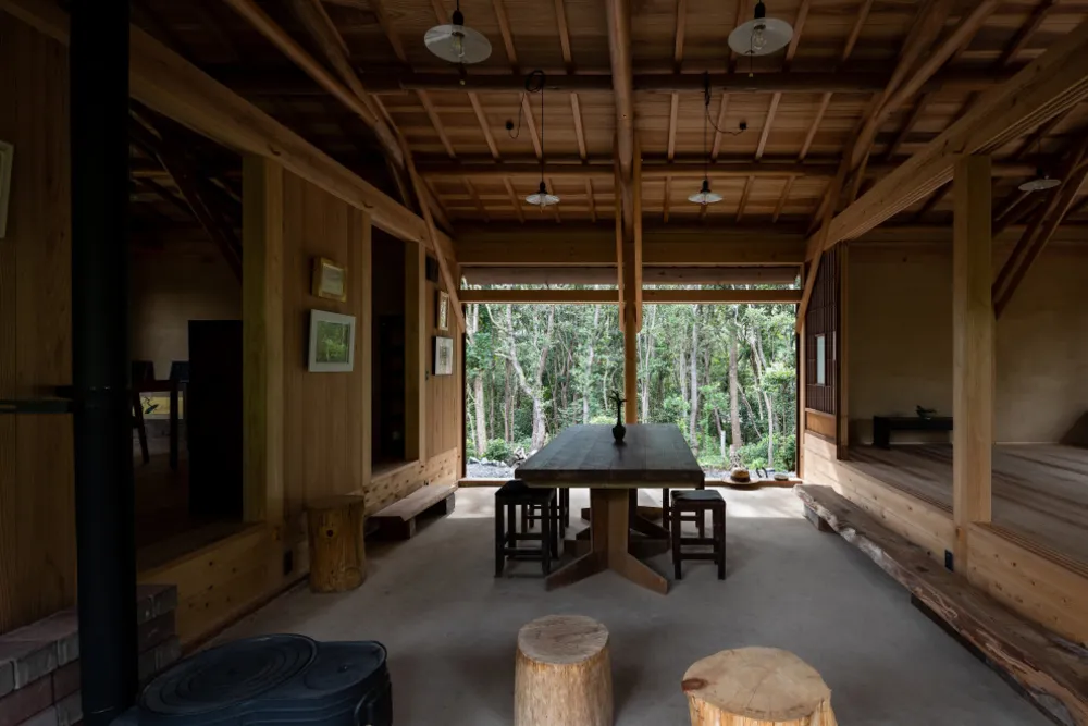 いかだ丸太の家／団欒スペース