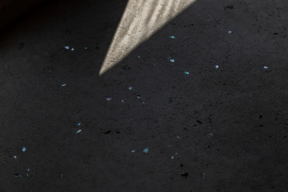 いかだ丸太の家／三和土土間とアコヤ貝のかけら