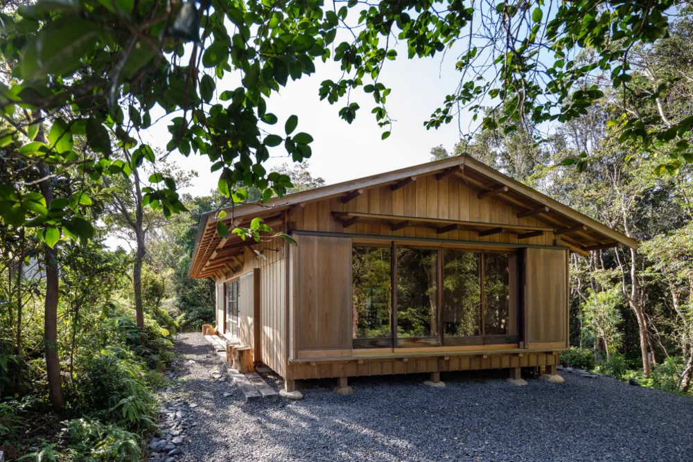 いかだ丸太の家／小さな小屋をイメージ
