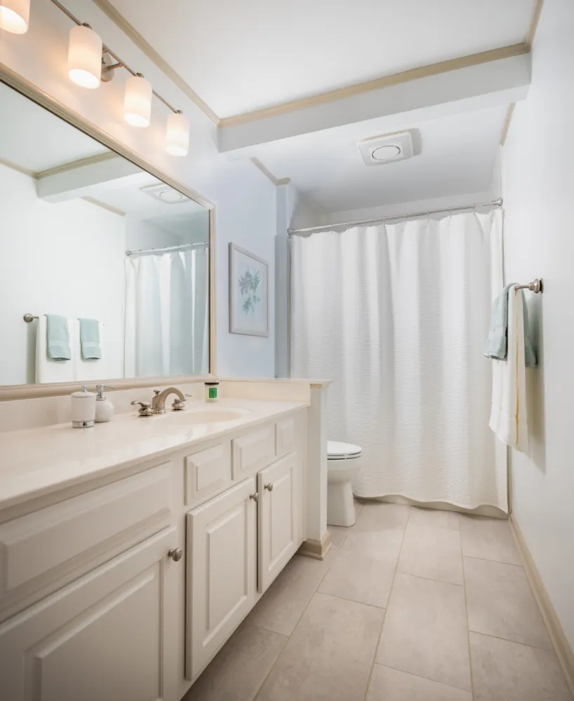 Baño compartido restaurado