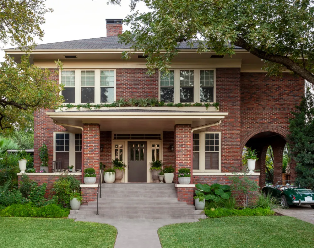 Перед домом