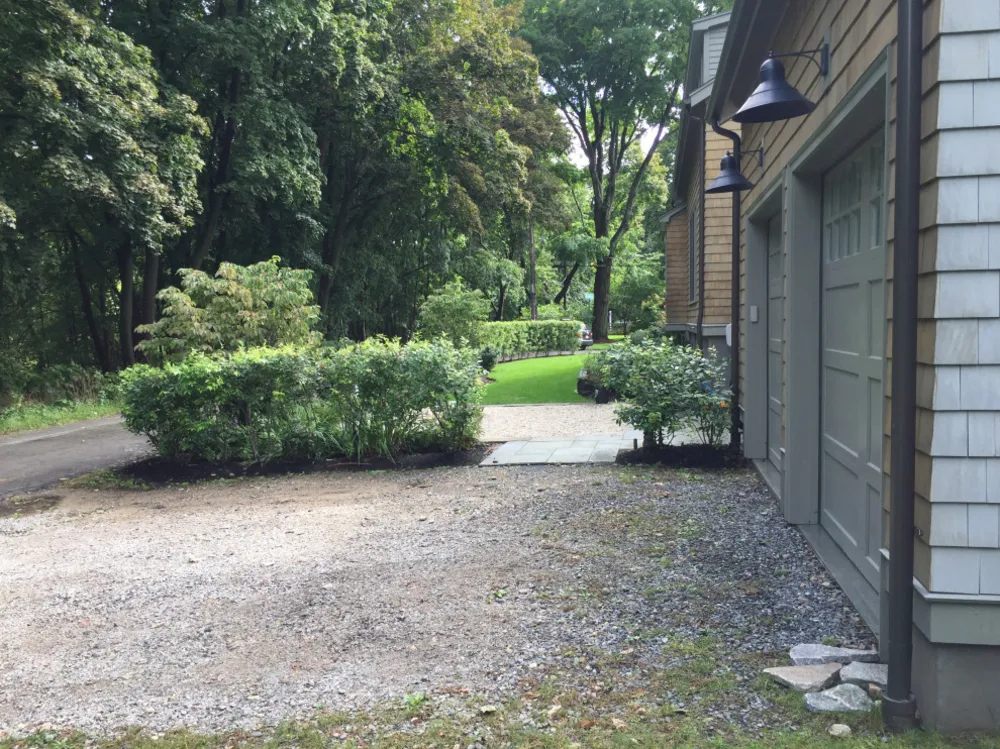 [SHELL] Prima e dopo: Salotto nel cortile laterale + Cucine all'aperto