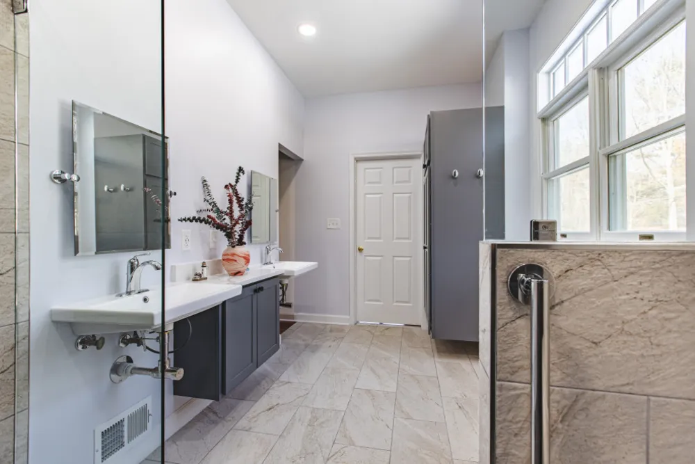 Hlavní přestavba koupelny se samostatnou vanou, stojatou sprchou, Warrenton VA