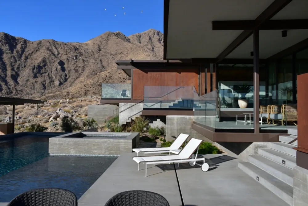 Dílo architekta Raye Kappea debutuje v kalifornské poušti