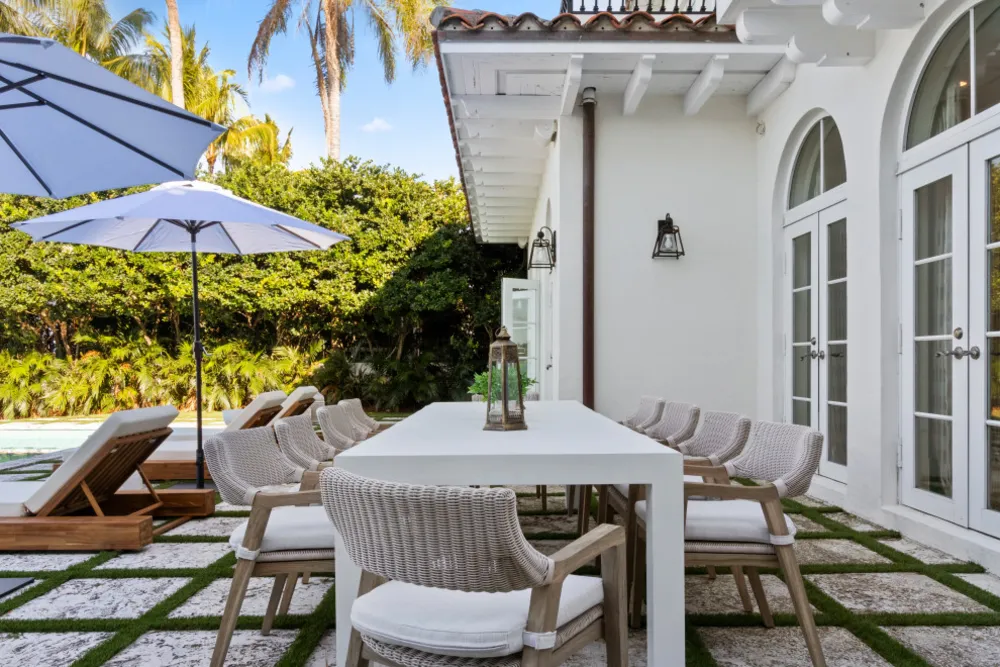 Casual Waterfront Luxury on Hibiscus Island