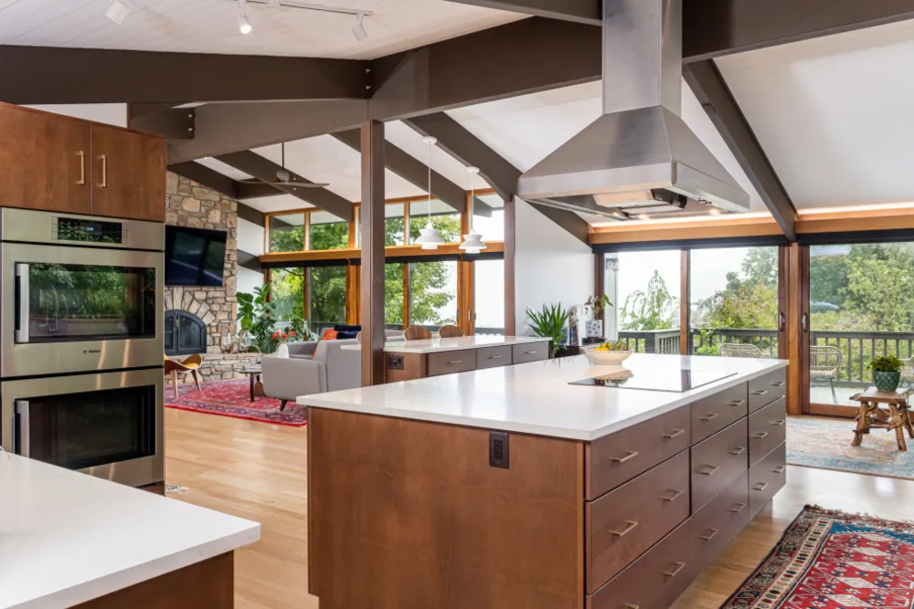 Современный палубный дом середины века