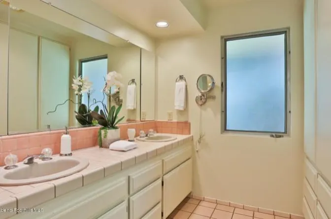 Ugens badeværelse: En spa-lignende følelse med Midcentury-noter