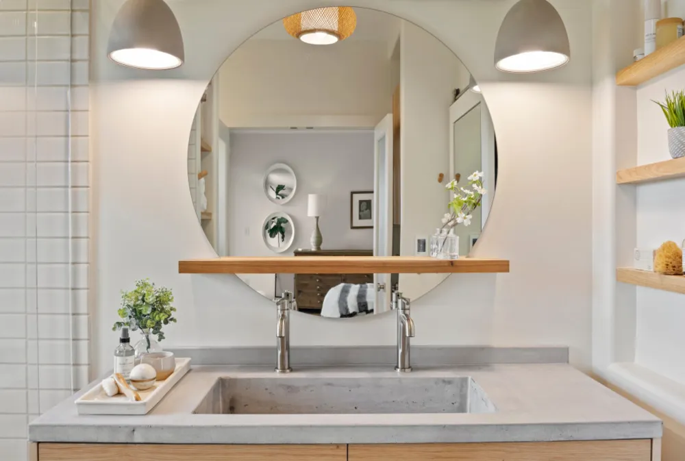 Spa-badrum på bergstoppen