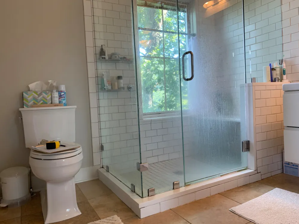 Spa-badrum på bergstoppen