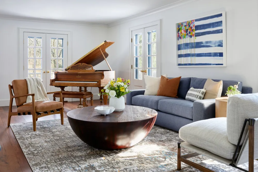 Kevyt ja ilmava Far Hillsin moderni maalaistalo