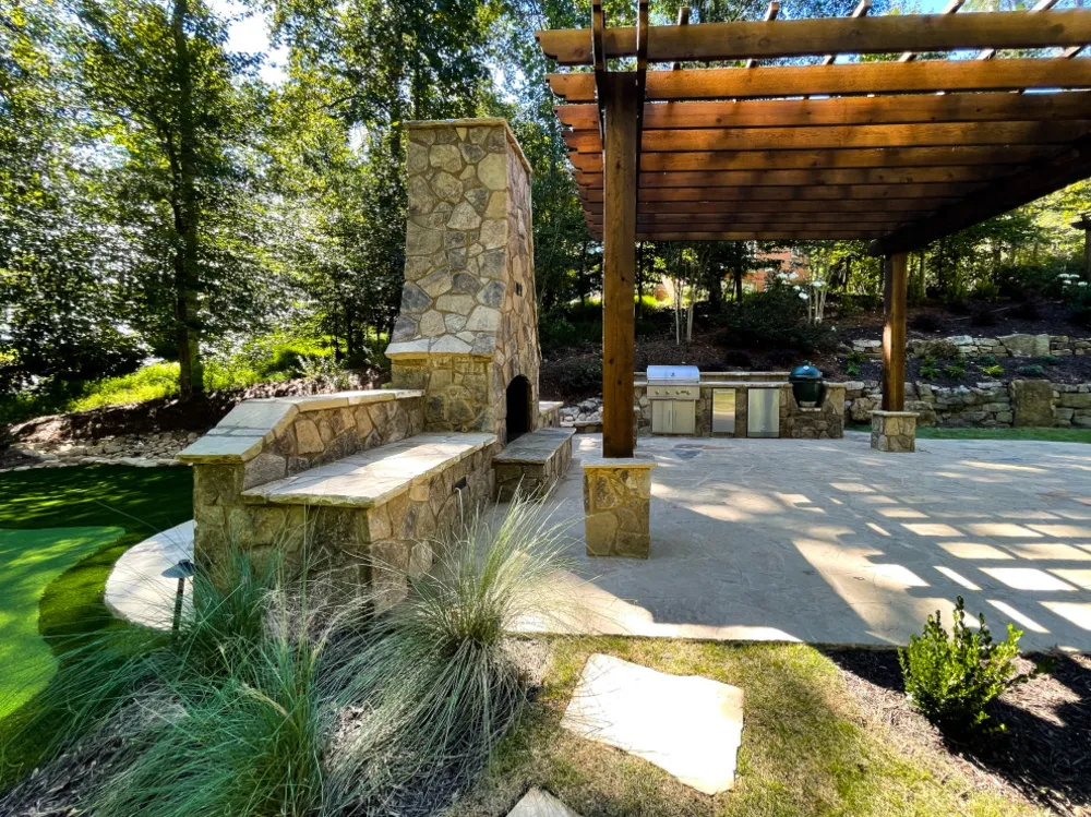 Video con droni e time-lapse: rifacimento del cortile e fantastico spazio di vita all'aperto!