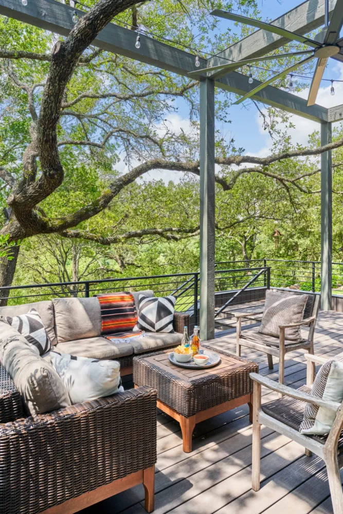 Barton Creek Family Room & Outdoor Living