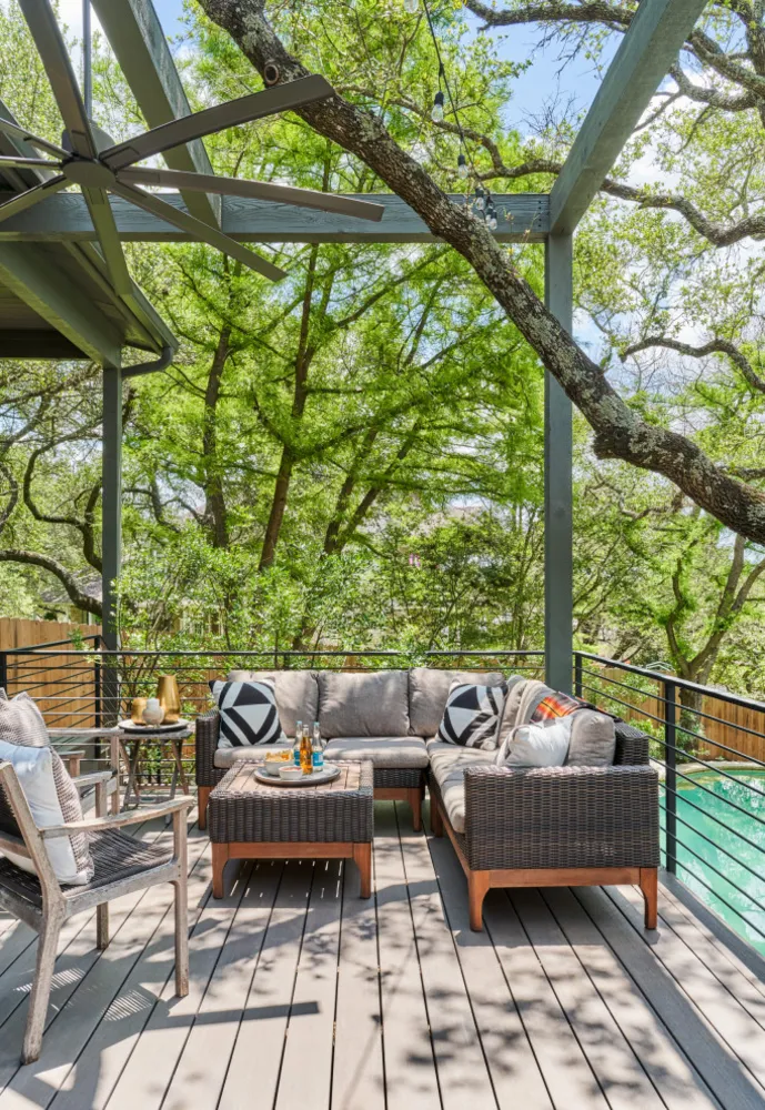 Barton Creek Family Room & Outdoor Living