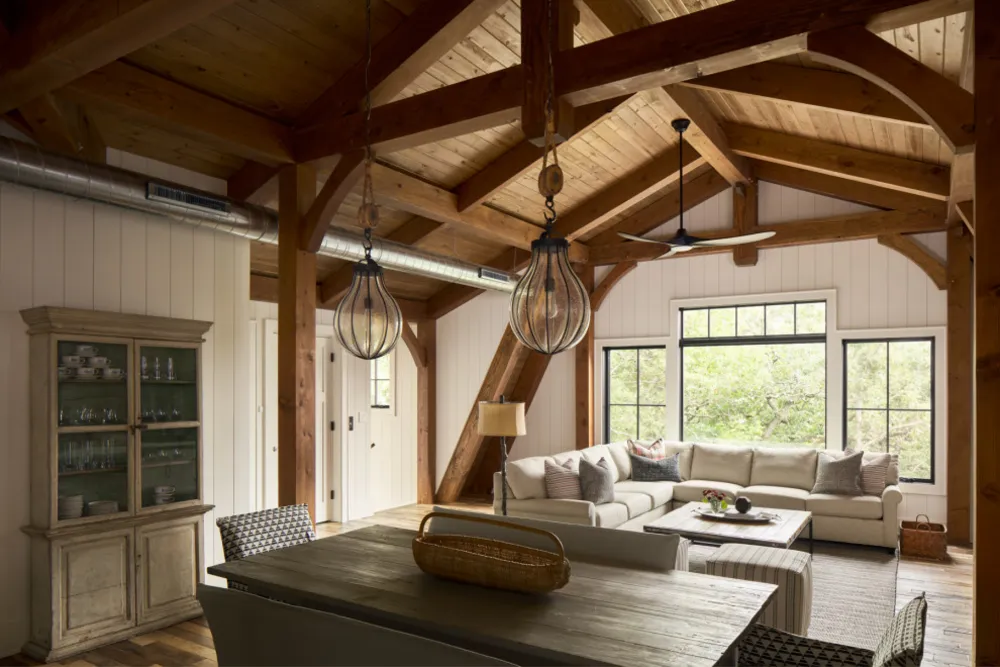 Muokattu puurunkoinen navetta