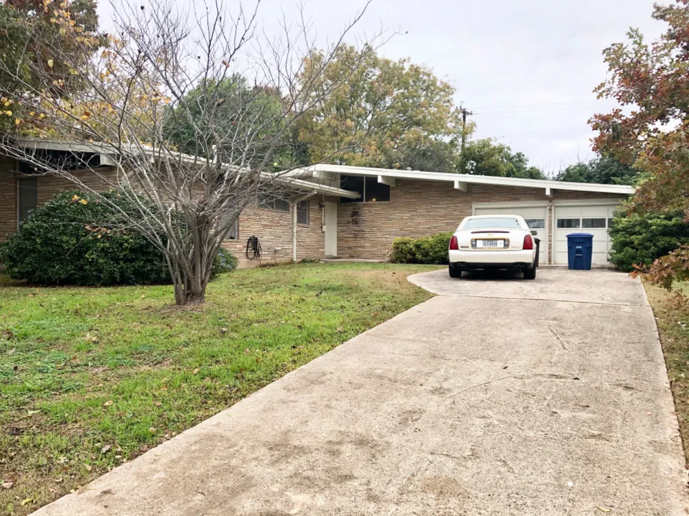 Wycieczka Servista: projektanci wymyślają na nowo dom w Teksasie z połowy stulecia