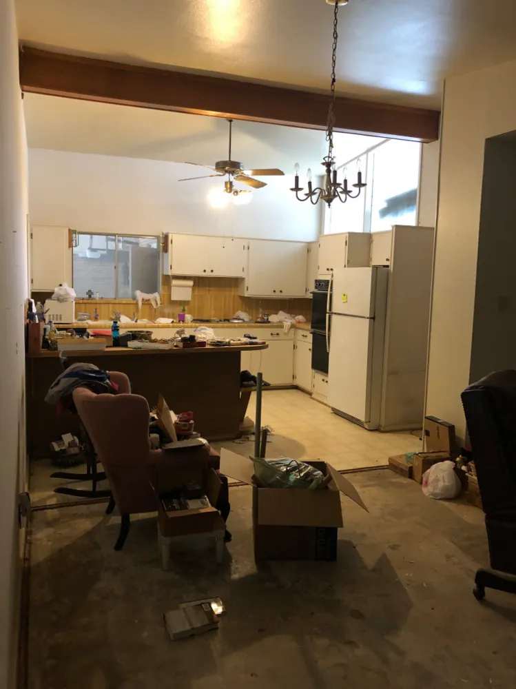 Wycieczka po Servista: projektanci odkrywają na nowo dom w Teksasie z połowy stulecia