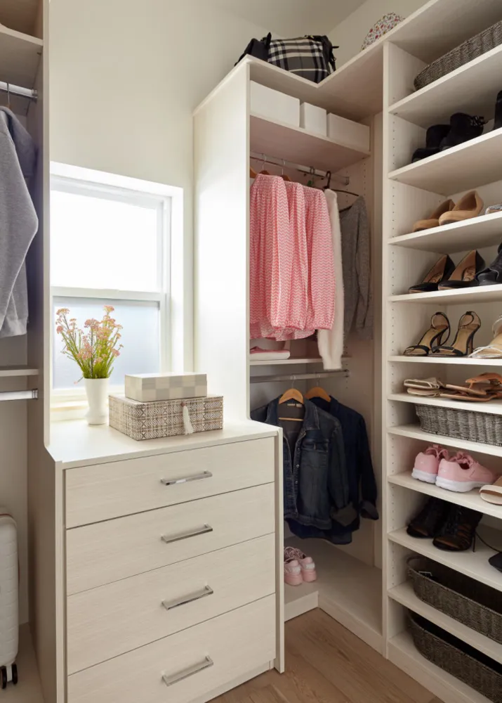 Moderner Anbau des Hauptschlafzimmers in Sunnyvale