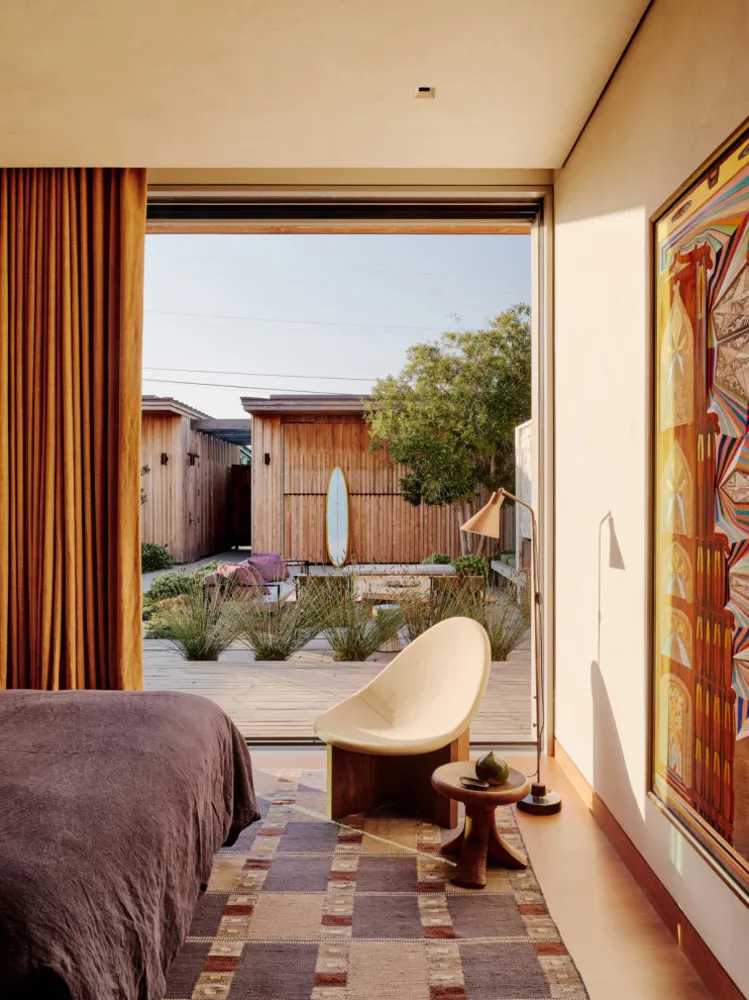 Servista Tour: nowoczesny dom surfingowy pełen kalifornijskiego rzemiosła