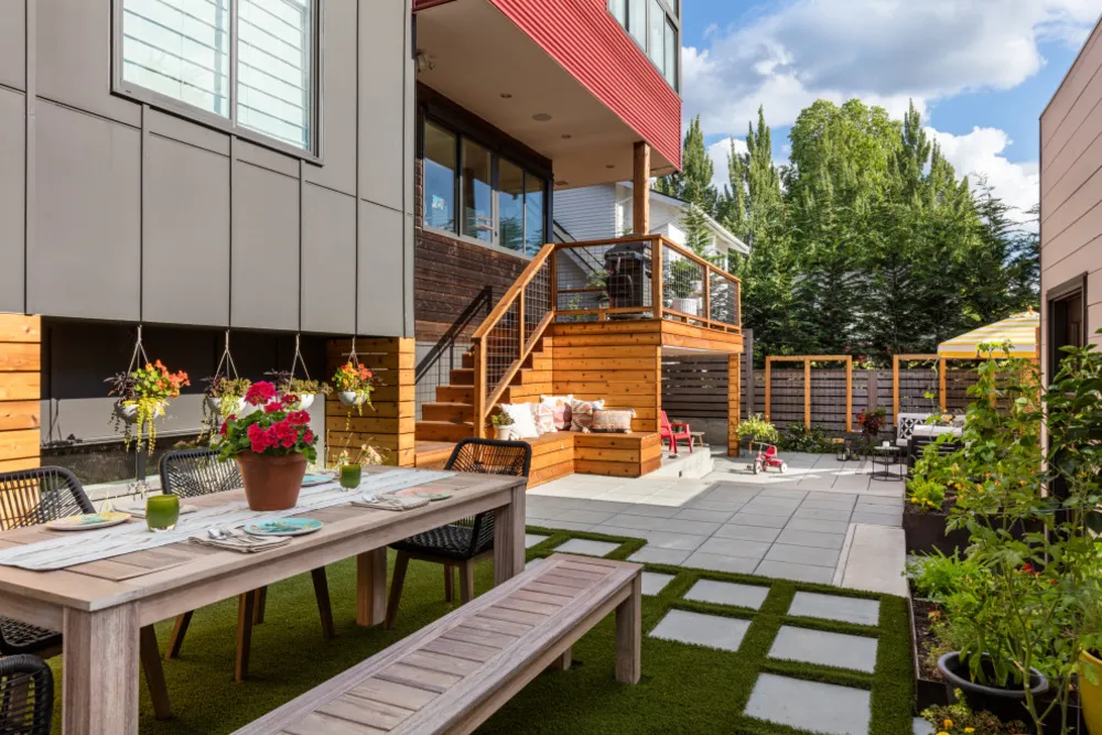 Laurelhurst Courtyard