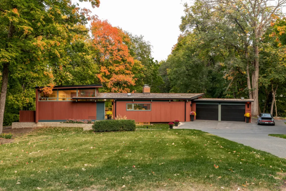 Wayzata Mid-Century Modern Whole Home Restauro