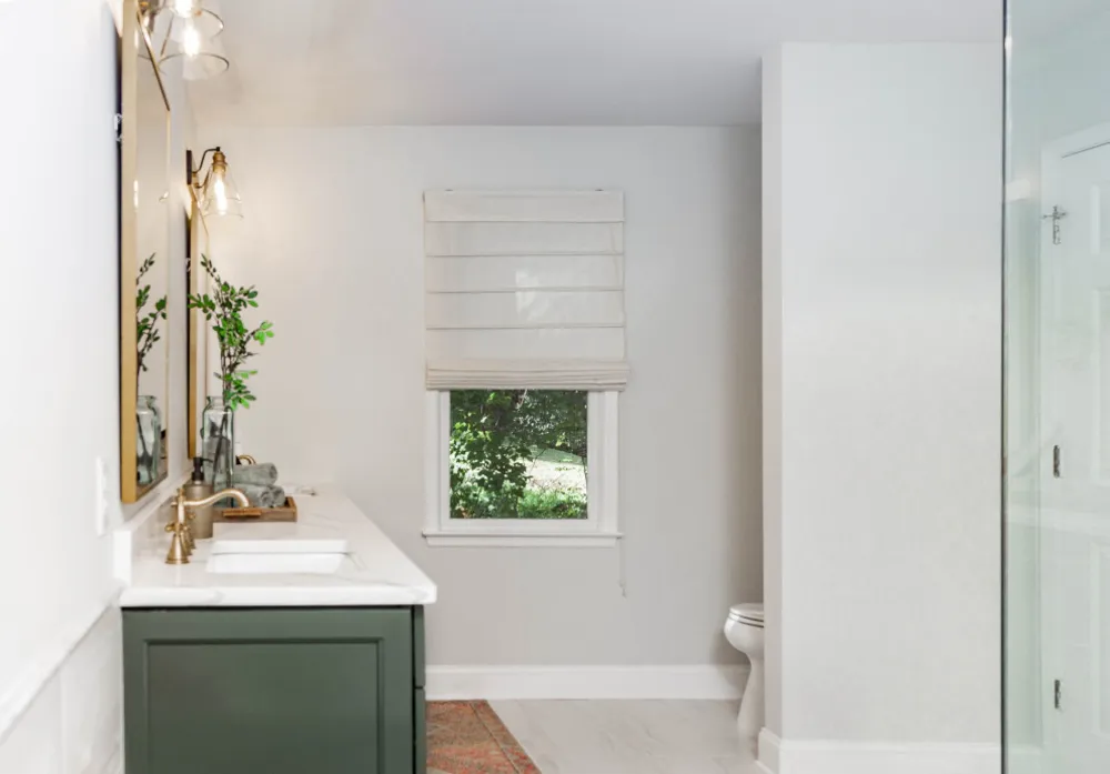 Sage Green Cabinet Master Badrumsrenovering