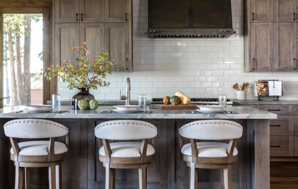 Orilla del lago de la costa oeste