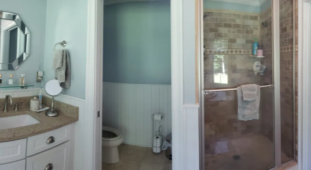 Amber Fresh Nowoczesna łazienka główna w wiejskim domu