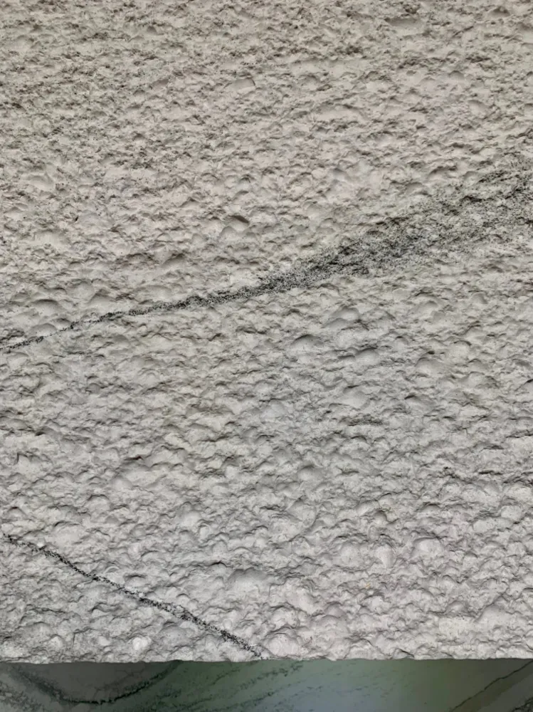 Vlastní hrubý povrch Cambria na Harlow