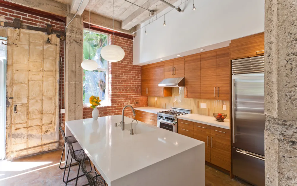 Moderní bambusová kuchyně v Eclectic Oakland Loft (perspektiva)
