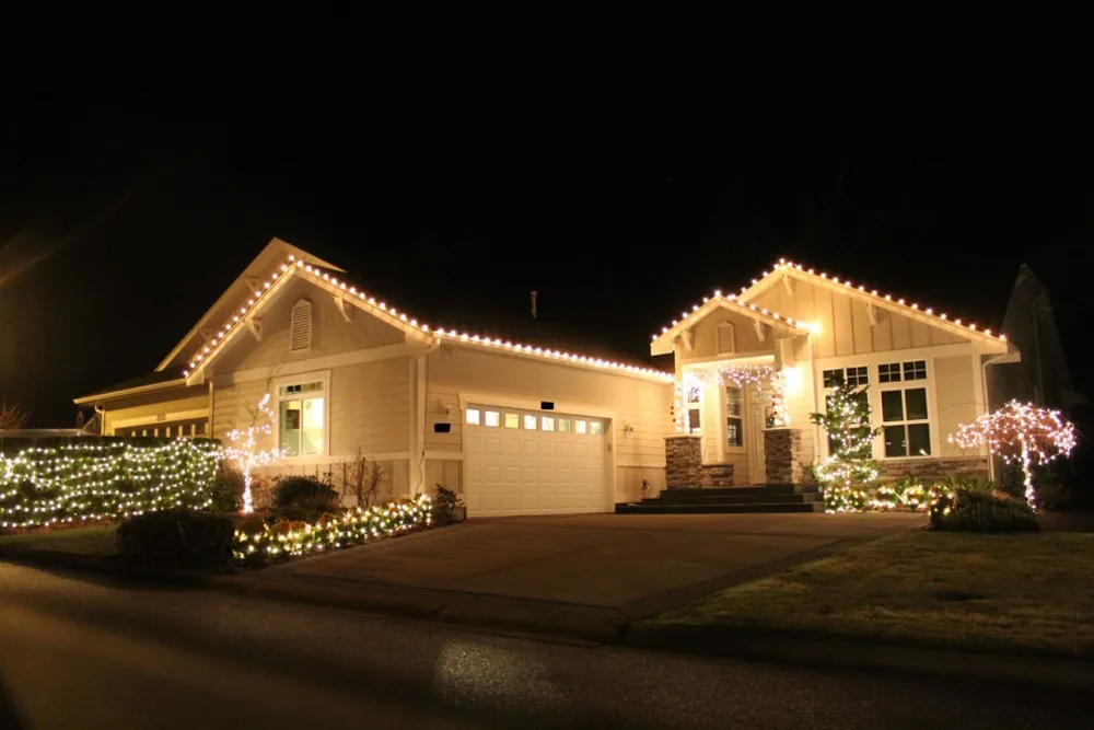 Профессиональная установка рождественских огней