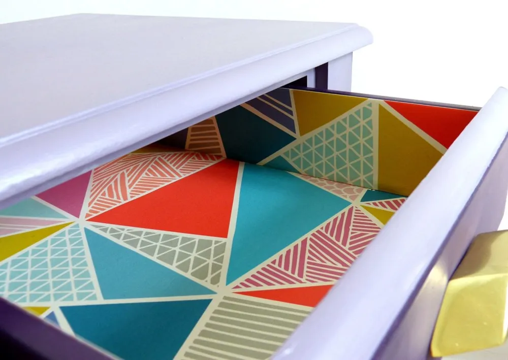 Duvar kağıdı kaplı çekmece