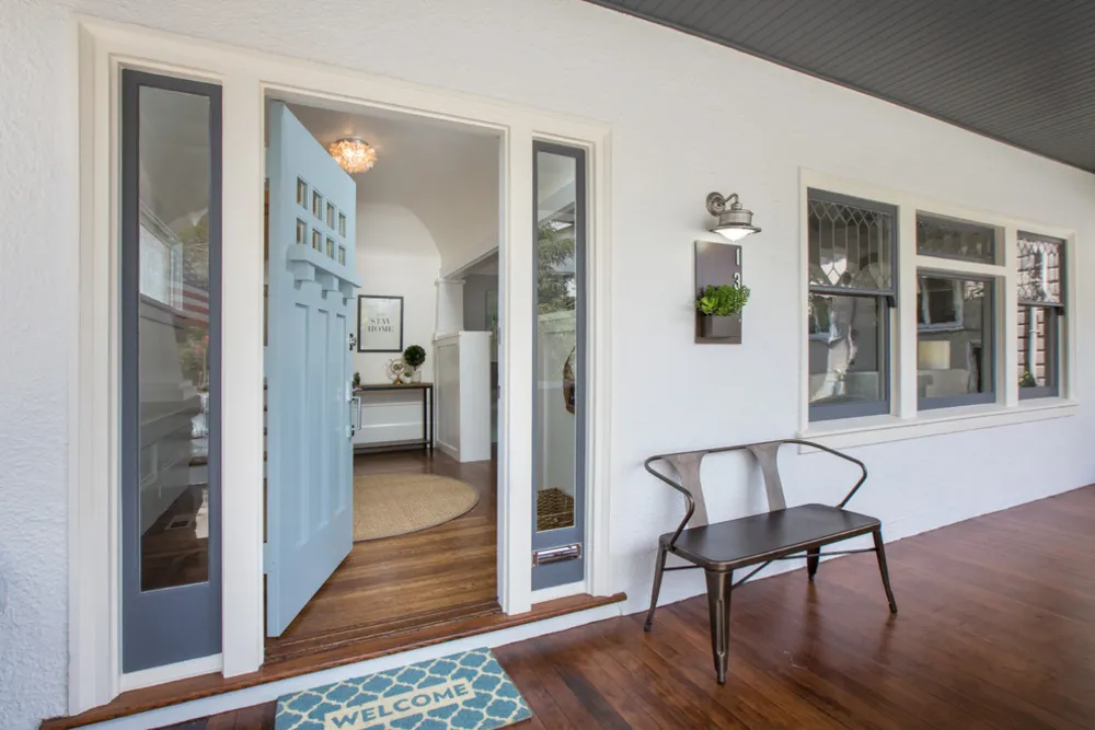 Hamptons-inspireret afslappet/chic restaurering af en storslået Glenview Craftsman